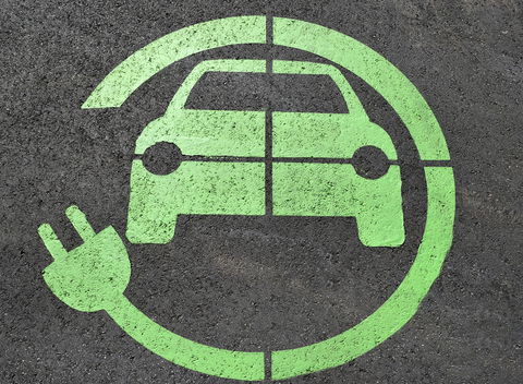 Australia needs to set date to end petrol car sales to speed up EV transition, energy experts say