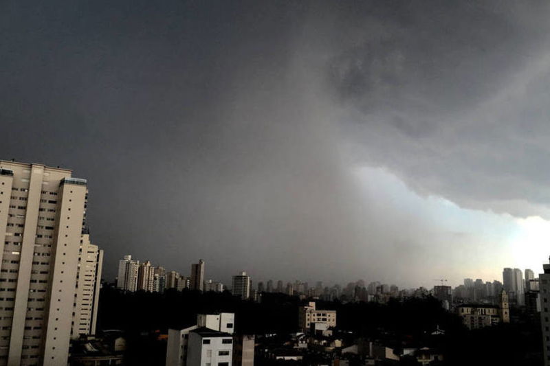 Perigo das redes aéreas de energia é maior no verão