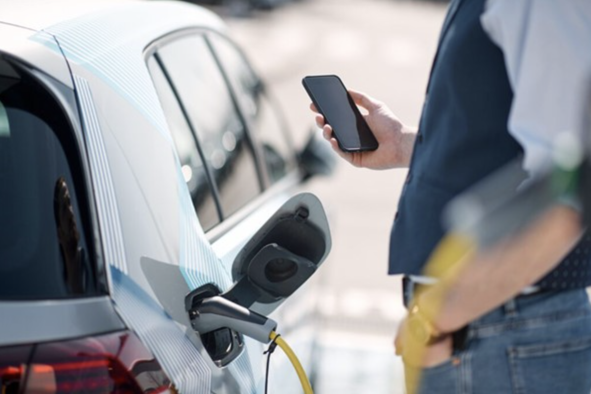 O carregamento de veículos elétricos, a regulamentação e tudo o que deve saber