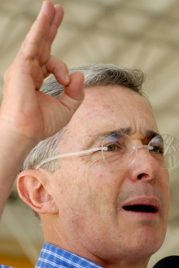 Uribe anuncia acción popular para evitar la venta de Isagen