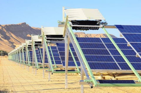 La primera central solar del mundo con un sistema totalmente autónomo de limpieza robótica de paneles