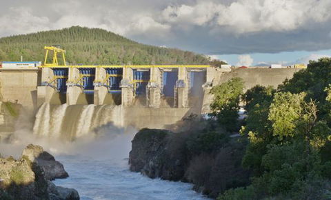 Colbún analiza expandir operación a Perú y Colombia