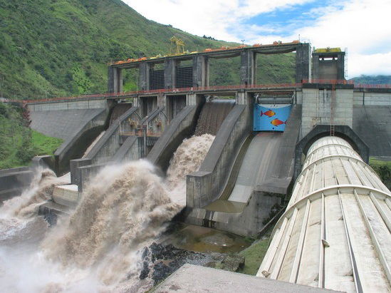Grupo chino entra al mercado brasilero comprando dos hidroeléctricas y comercializador de energía