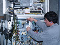 ¡Cuidado! exija certificación al personal que toca su red eléctrica