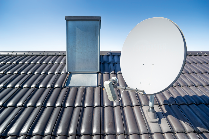 DEHN informiert: Antennen-/SAT-Anlagen erden und schützen nach DIN VDE 0855-1