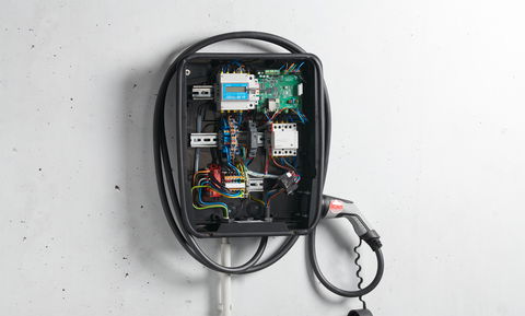 DEHN informiert: Überspannungsschutzmaßnahmen für Wallboxen – Referenzbeispiel eCharge Hardy Barth