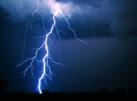 Neuer Schutzvorschlag von DEHN: Stahlbetonstützen als natürliche Ableitung eines Blitzschutzsystems nutzen