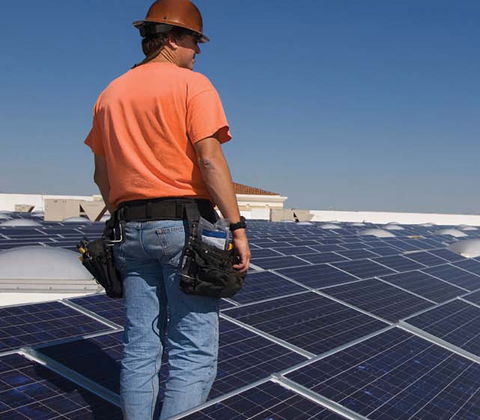 Sonne, Wind und Elektromobilität brauchen intelligente Netze