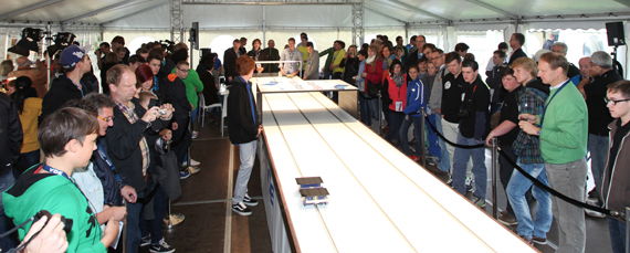 Wenn Schüler tüfteln: Solarbienchen, Silberpfeil und Co im Rennen um das schnellste SolarMobil in Deutschland