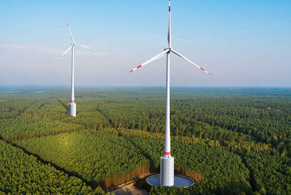 Windrad mit integriertem Wasserspeicher