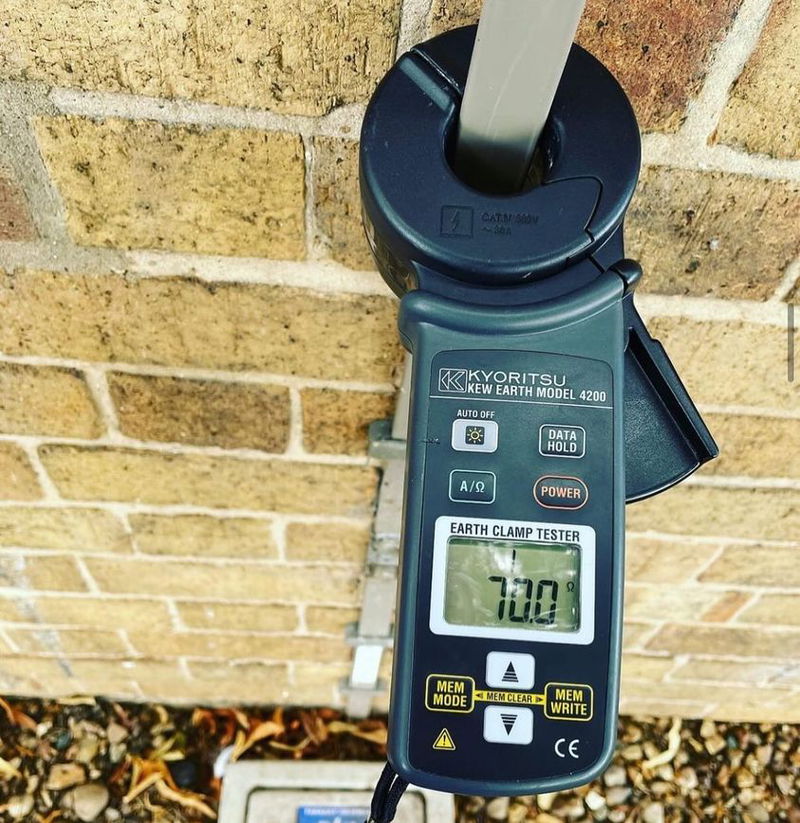 The KEW4200 is Kewtech’s TrueRMS earth resistance clamp