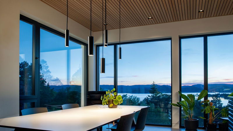 TUBE-Beleuchtungssystem und BELL-Pendelleuchten