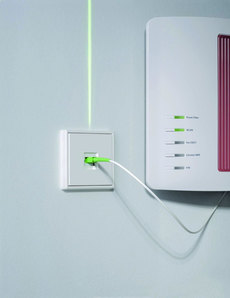 Hochwertige Glasfaser- Anschlussdosen im JUNG Design