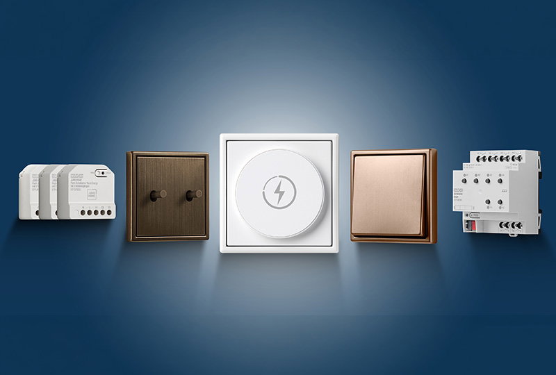 Go smart: JUNG HOME Pucks