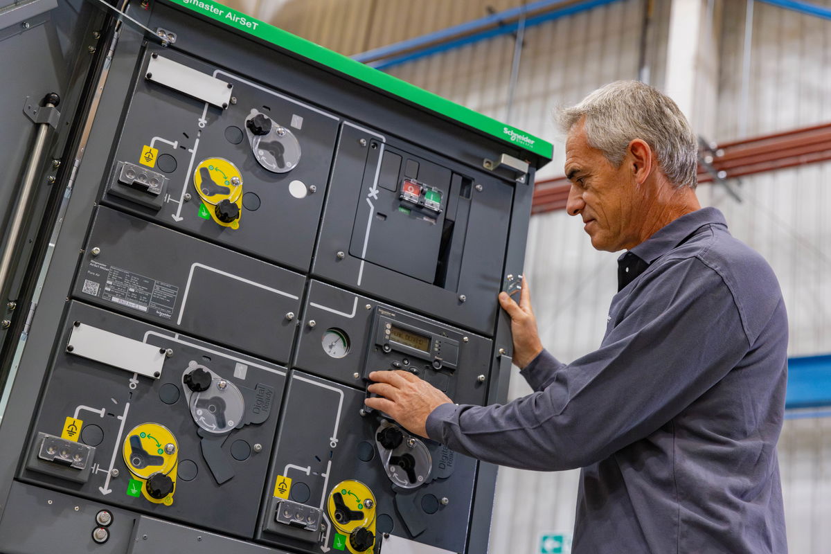 Schneider Electric launches next generation switchgear, Ringmaster AirSeT