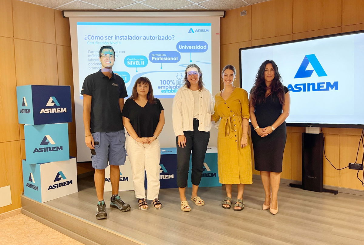 ASINEM y GREC ponen en marcha el primer proyecto de formación de electricidad y fontanería para combatir la escasez de profesionales