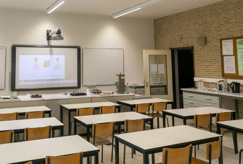Iluminación Sostenible en Escuelas: La Transformación del Campus Sint-Paulus gracias a C-LaaS de ETAP