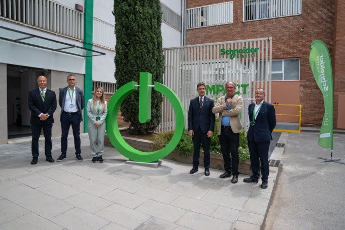 Schneider Electric culmina la descarbonización de su planta en Molins de Rei e inaugura la microgrid desarrollada junto a Iberdrola