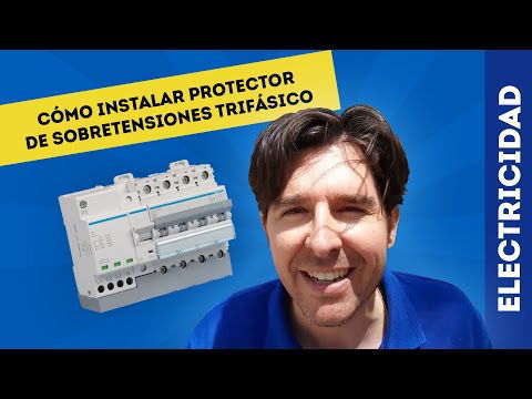 Electricista instala protector sobretensiones trifásico