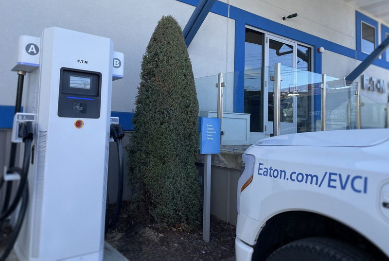 El futuro de la movilidad eléctrica en España: en riesgo por la falta de cargadores e incentivos