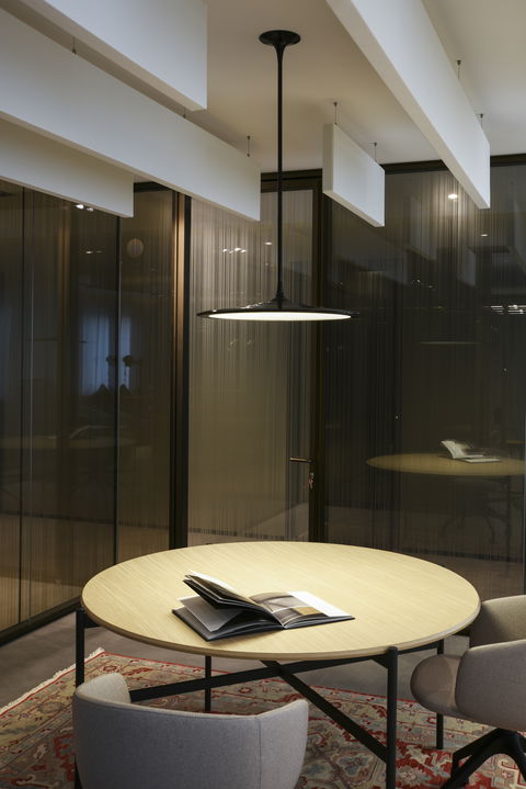 LIQUID PL – Luminaria de suspensión para interiores y oficinas Diseñada por Walter de Silva