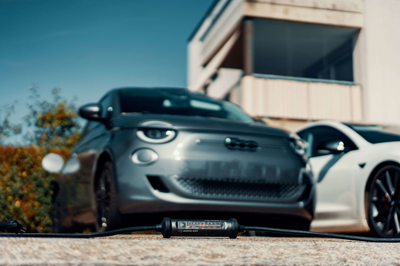 Coche eléctrico y altas temperaturas: 6 consejos para optimizar la carga de tu coche eléctrico este verano