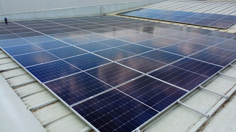 La revolución solar llega a Lovato Electric SLU: Instalación de placas solares para un futuro sostenible