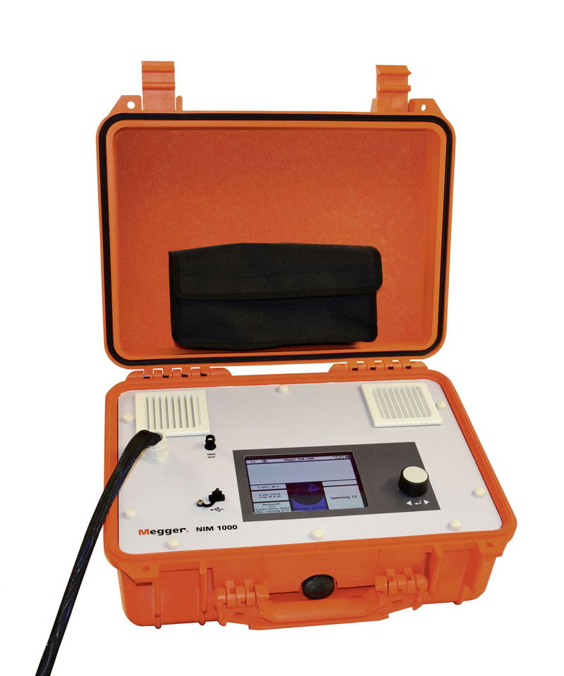 Megger controla las pruebas de bucle junto a la fuente de alimentación