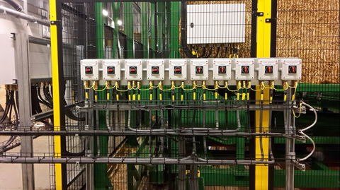 Bandejas metálicas y puesta a tierra