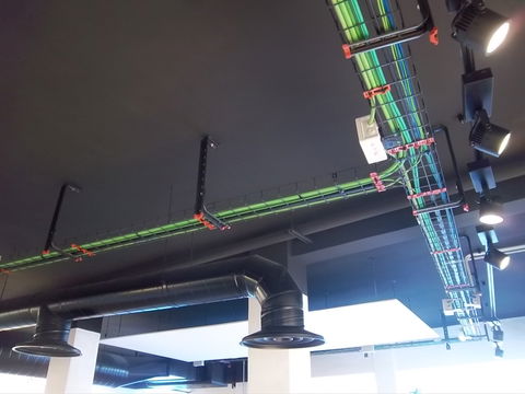 Instalación de bandejas según el reglamento de Baja Tensión