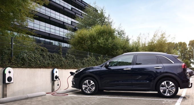 Schneider Electric transforma la supervisión y el control de los edificios con la integración de sus cargadores de vehículo eléctrico EVlink Pro AC