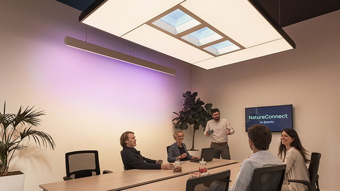 Signify lleva las ventajas de la luz natural a los espacios interiores con NatureConnect