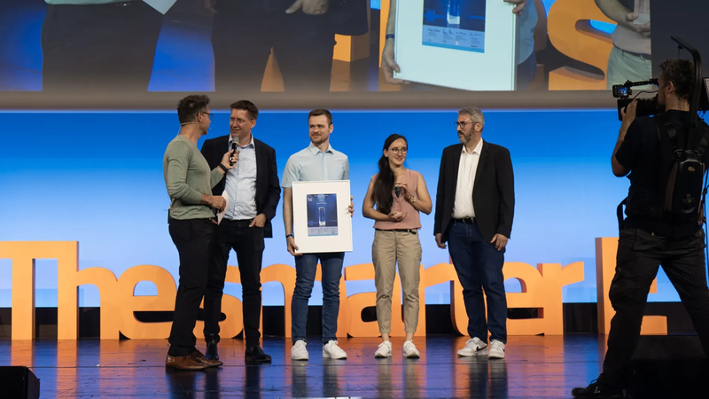 El sistema de almacenamiento comercial e industrial FlexStack ha sido galardonado con el The Smarter E Award