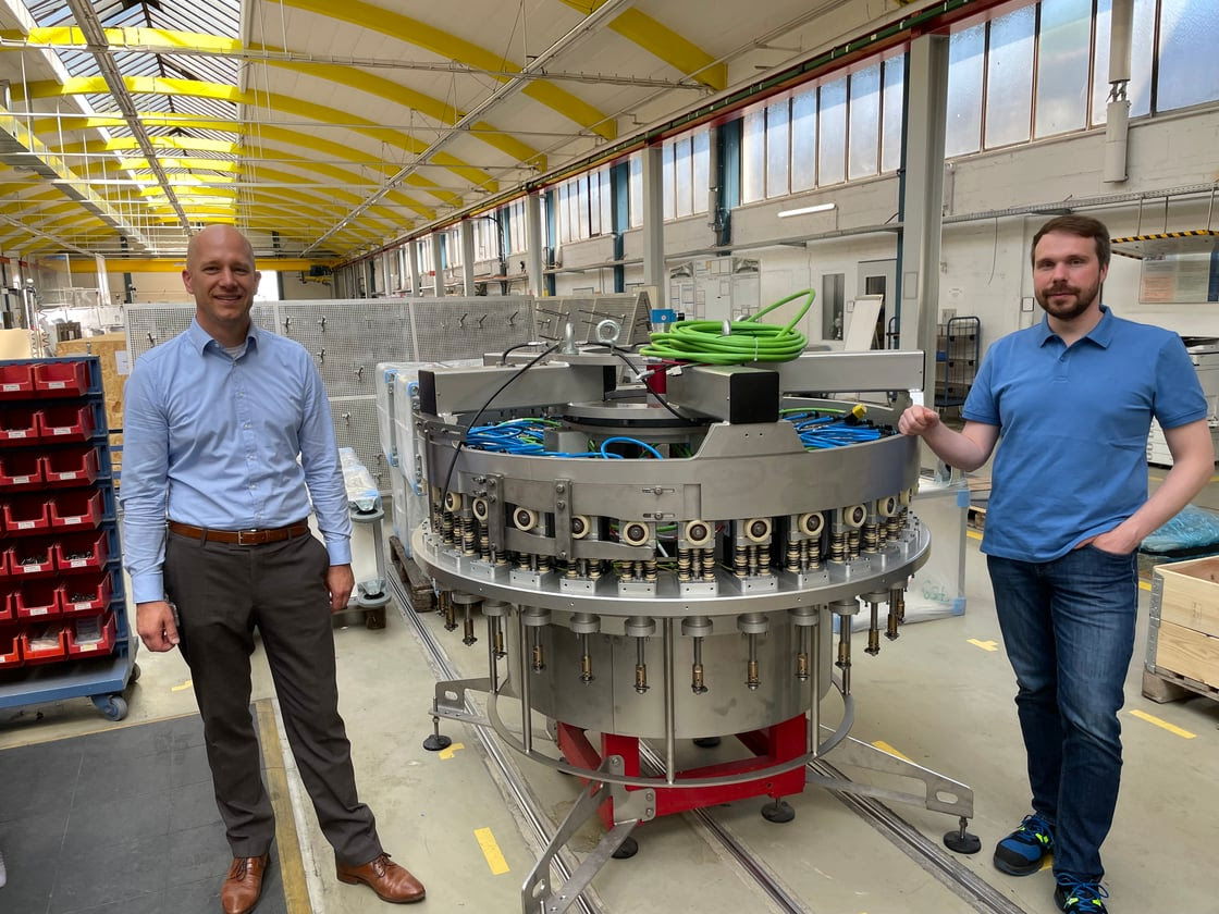 Embotelladora que ahorra material y energía, y es totalmente libre de lubricación