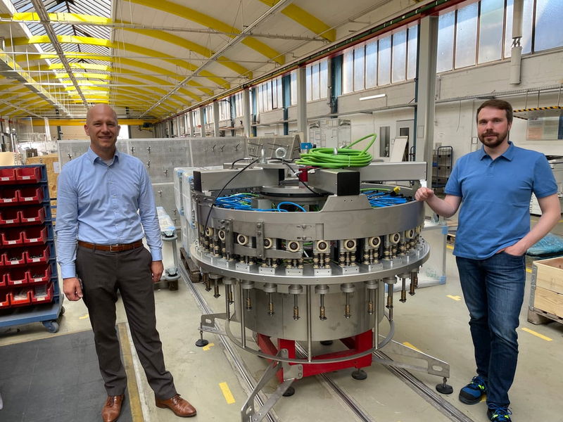 Embotelladora que ahorra material y energía, y es totalmente libre de lubricación