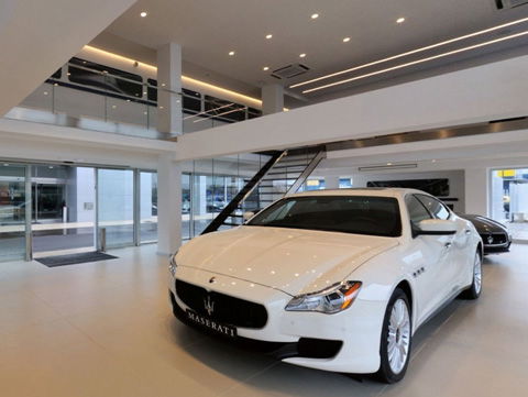 La importancia de la iluminación en los concesionarios de coches para cautivar al cliente