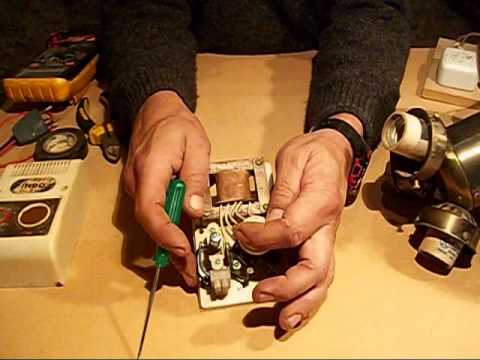 ¿Cómo conectar un ventilador de techo e identificar sus cables de conexión?