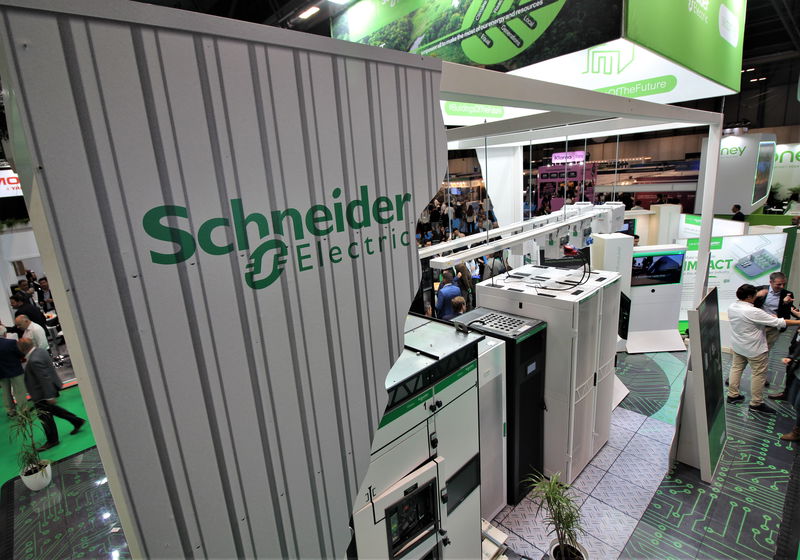 Schneider Electric mostrará sus soluciones end-to- end para centros de datos preparados para la IA  en Data Centre World Madrid 2025