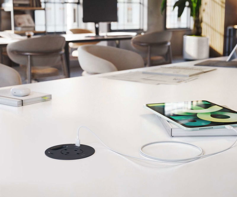 Simon Flash: una nueva generación de soluciones de  conectividad integrada en mobiliario