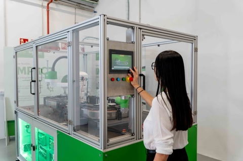 Schneider Electric pone en marcha en Meliana un laboratorio de robótica para impulsar la innovación industrial