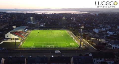 AMNIS Flood: Potencia y Precisión para la Iluminación Deportiva y Gran Altura. Montrose FC