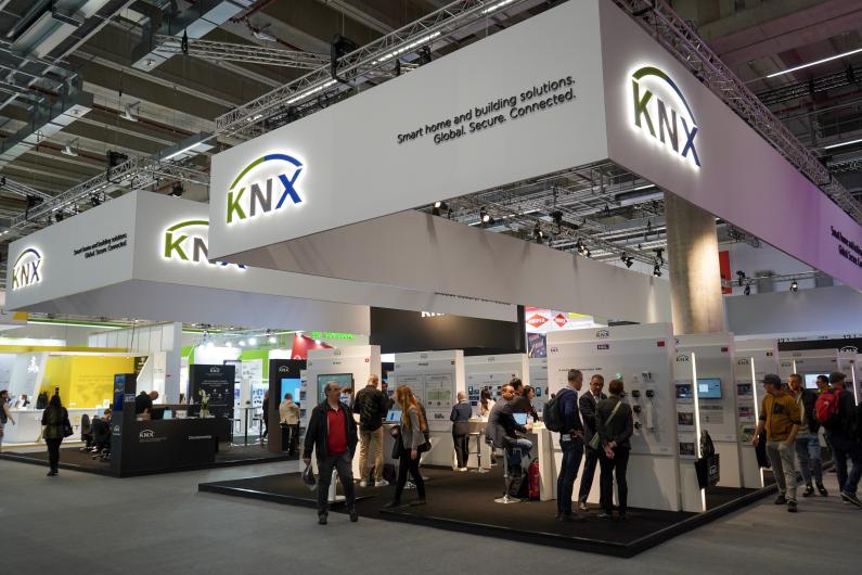 KNX Association à Light + Building 2024 : LA solution durable pour LE « smart » du résidentiel et des bâtiments tertiaires sous les feux de la rampe