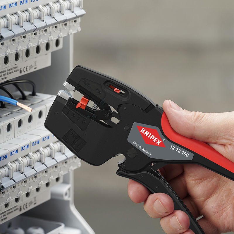 Découvrez KNIPEX NexStrip® : une pince à dénuder multifonction pour électriciens