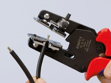 Système photovoltaïque : les outils Knipex pour un travail professionnel et fiable