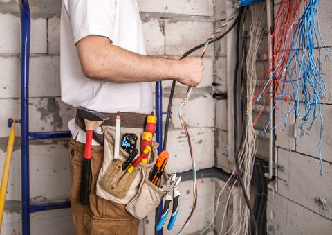 Création d’un nouvel étage : quel impact sur l’installation électrique ?