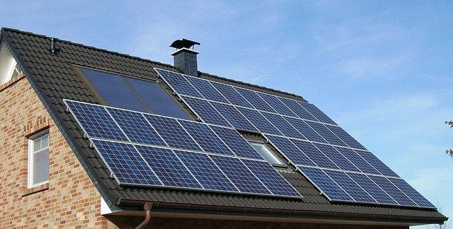 Panneaux solaires et points chauds : quelles conséquences ?