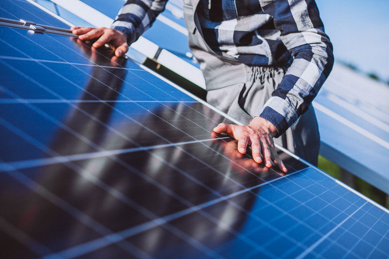 Systèmes photovoltaïques : référence normative en matière de documentation, d'essais de mise en service et de maintenance