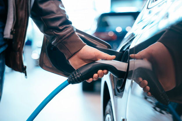 Schneider Electric commits to converting 100% of its UK & Ireland car fleet to electric by 2025