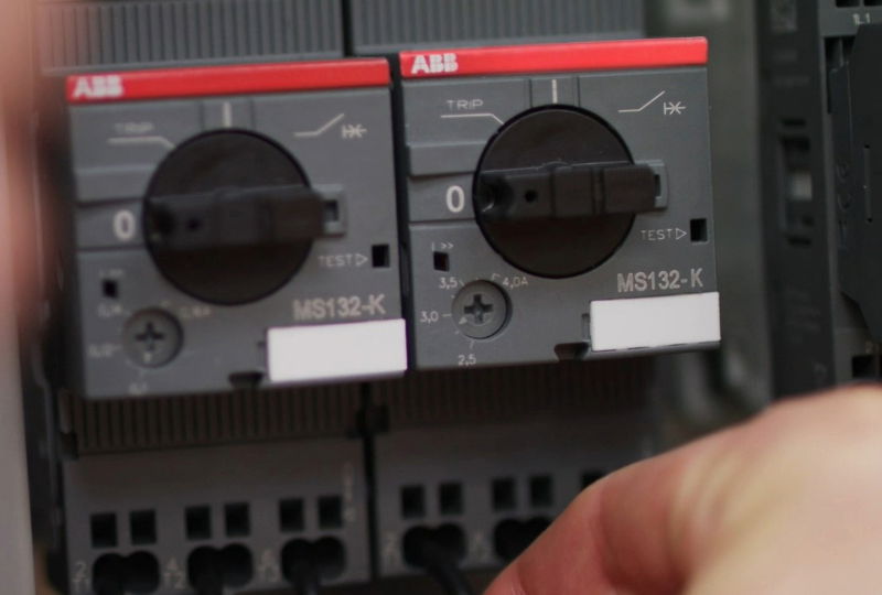 Avviamento motori ancora più rapido con la tecnologia push-in di ABB