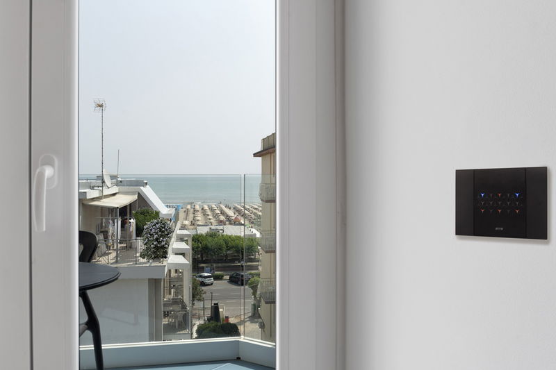 La domotica AVE in un hotel a Cervia:  tecnologia e design per un’accoglienza smart